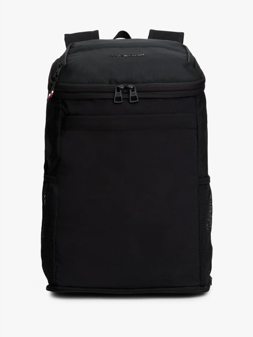 حقيبة ظهر مزينة بالشعار