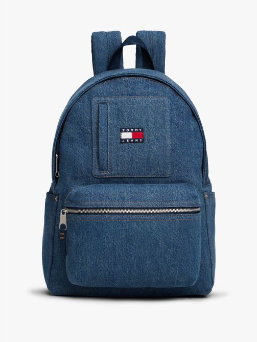 حقيبة ظهر مقببة جينز مزينة بالشعار