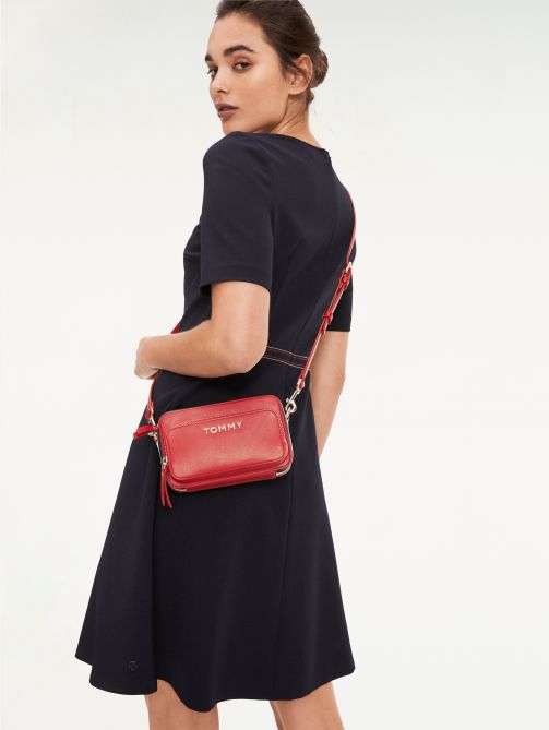 حقيبة بشريط شعار تومي