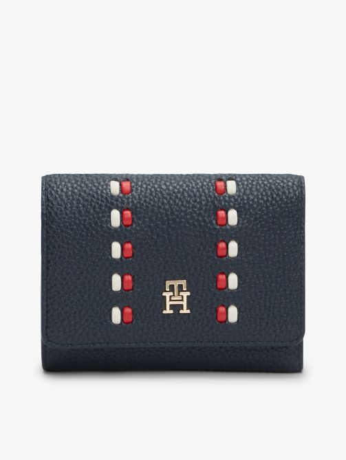 محفظة ثلاثية الطي مزينة بحروف الشعار