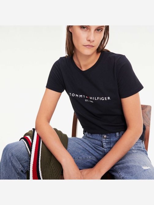 تي شيرت من القطن العضوي بشعار تومي هيلفيغر