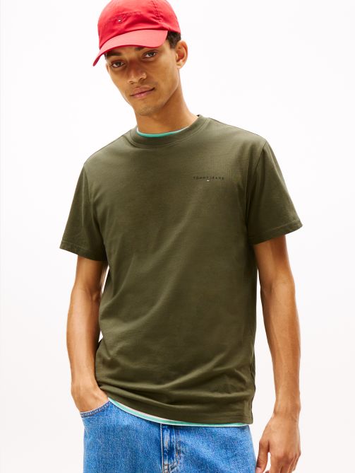 تيشيرت بياقة دائرية وقصة ضيقة مزين بالشعار