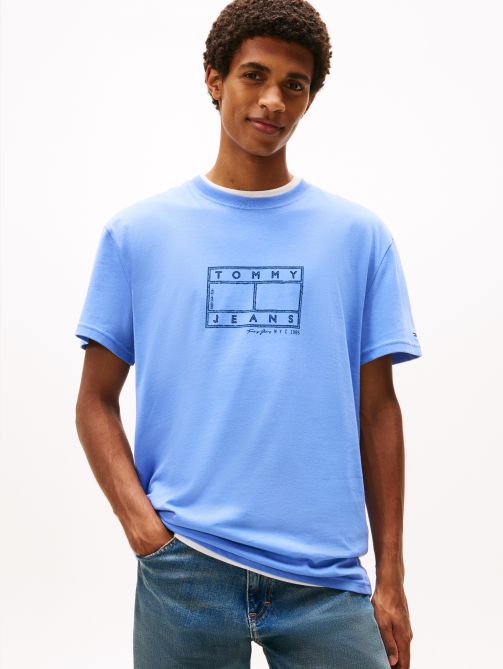 تيشيرت بياقة دائرية وطبعة الشعار