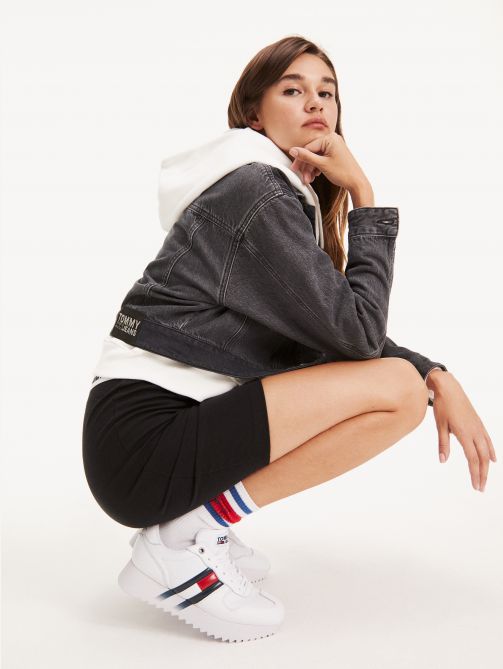 حذاء رياضي بنعل سميك