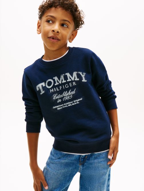 سويت شيرت بياقة دائرة مزين بطبعة الشعار الممسوحة