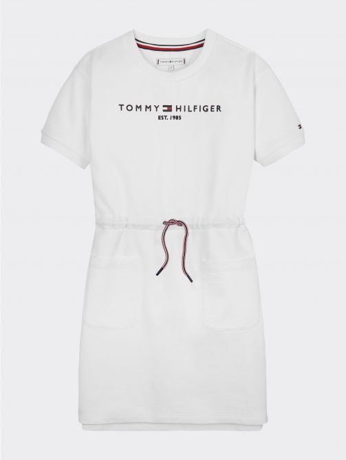 فستان مزيّن بالشعار