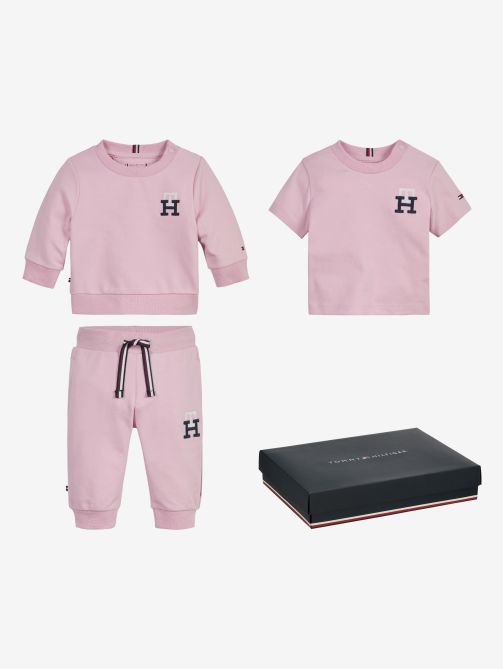 طقم هدايا ملابس مزين بحروف الشعار 3 قطع
