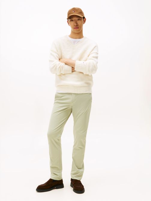 بنطلون تشينو بساق مستقيمة بتقنية TH Flex