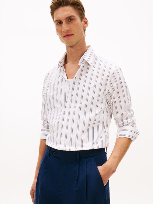 قميص مخطط بقصة ضيقة كاجوال أنيق