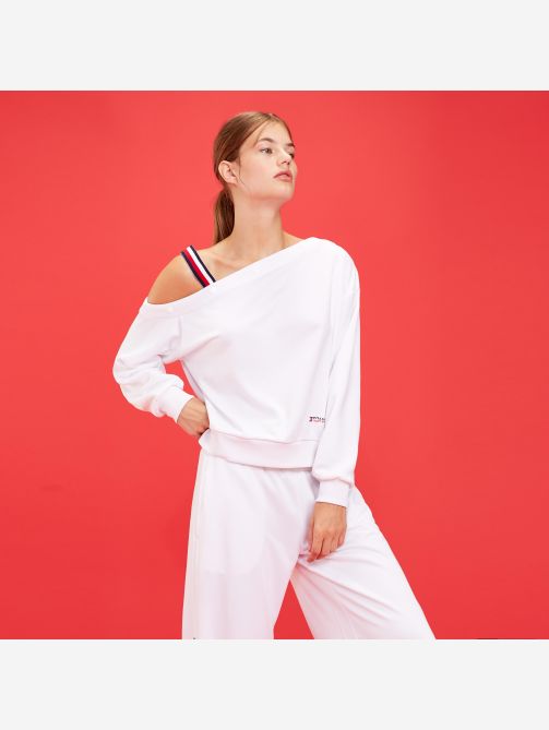 كنزة بكتف واحد مزيّنة بشعار تومي هيلفيغر