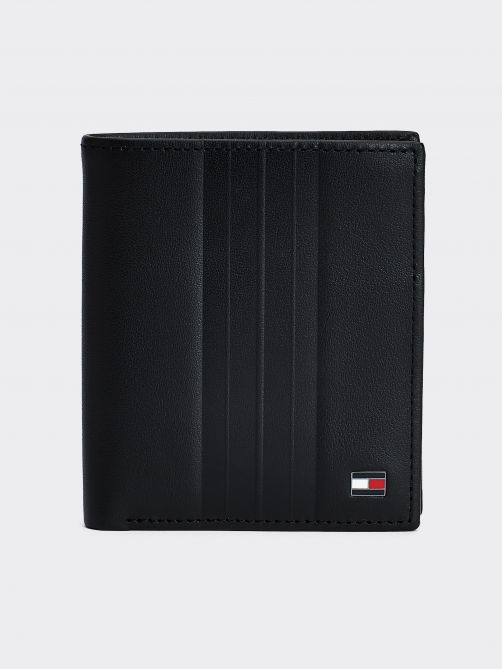 محفظة بثلاثة طيّات مصنوعة من الجلد