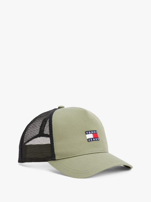 تيشيرت بلون موحد مطرز بالشعار 