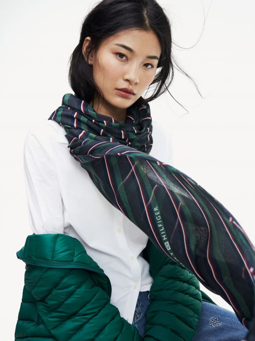 وشاح مخطط من المودال