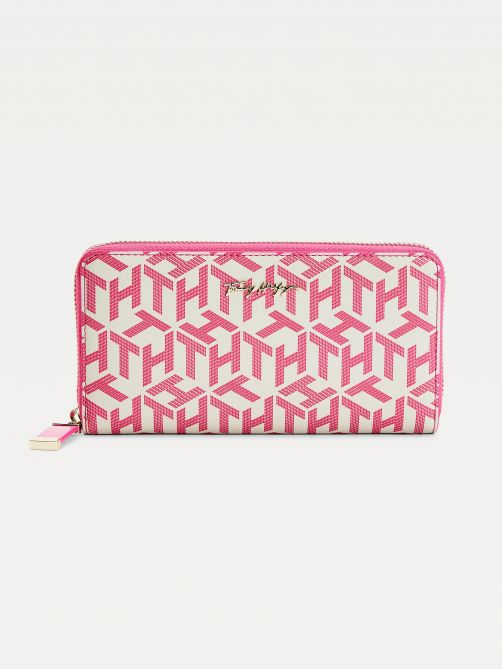 محفظة كبيرة مزينة بحروف الشعار