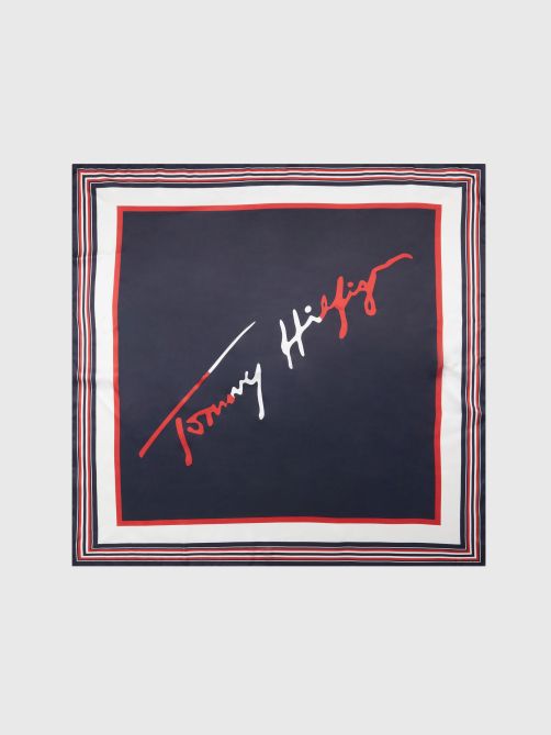 سكارف ساتان مزين بالشعار