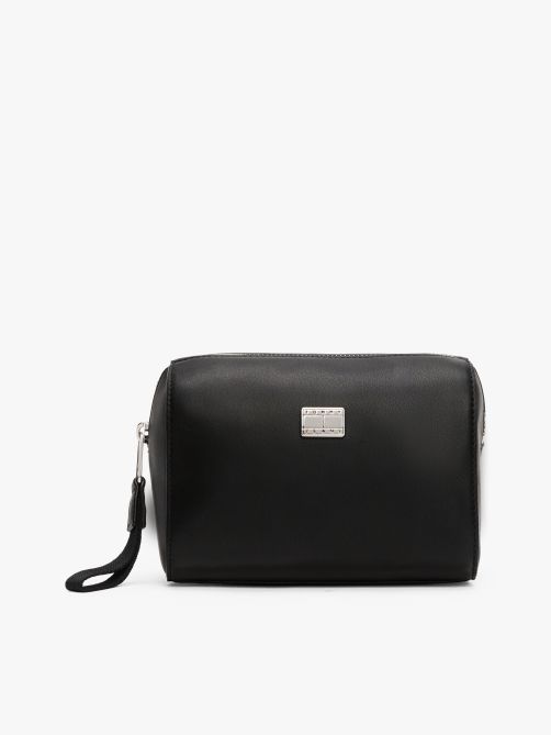 حقيبة تجميل مزينة بالشعار المعدني