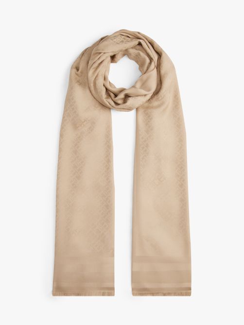 وشاح مزين بحروف الشعار