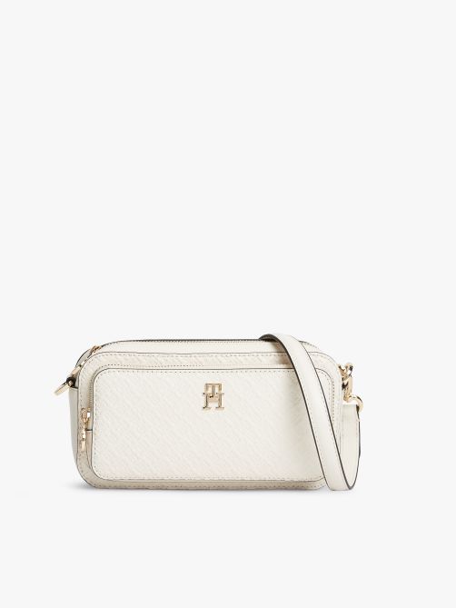 حقيبة كاميرا كروس بودي مزينة بحروف الشعار