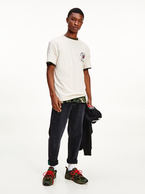 بنطلون جينز بلون متناسق