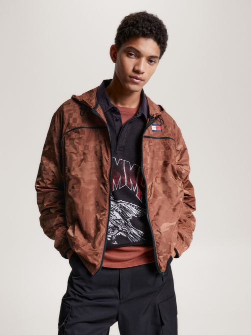 جاكيت خفيف بغطاء رأس