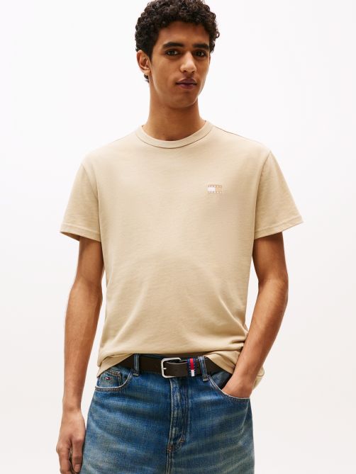 تيشيرت بلون موحد وشارة تومي