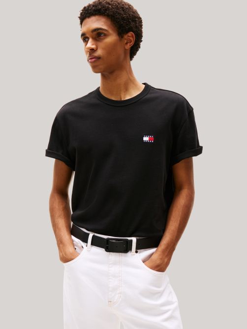 تيشيرت بياقة دائرية مزين بالشعار