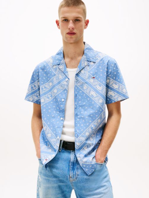 قميص بأكمام قصيرة وقصة عادية