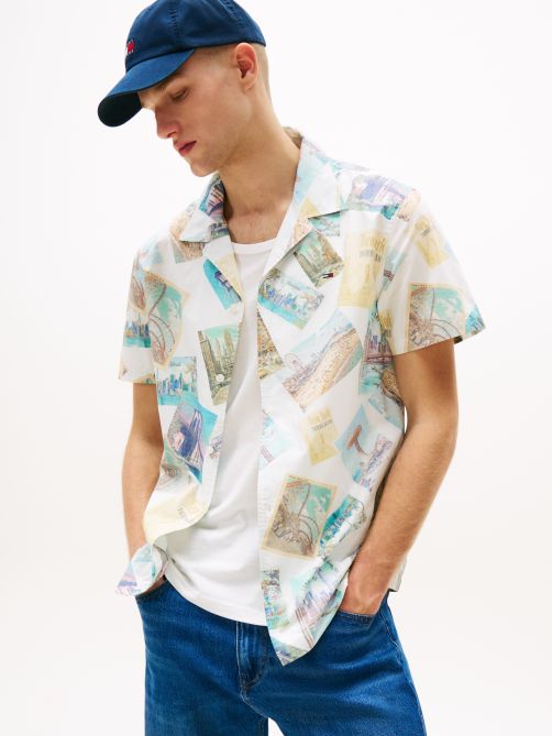 قميص بقصة عادية بطبعة وأكمام قصيرة 