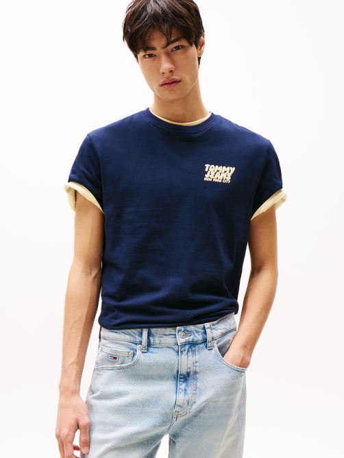 تيشيرت جرافيك بشعار فقاعات في الخلف