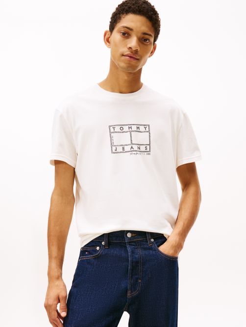 تيشيرت بياقة دائرية وطبعة الشعار