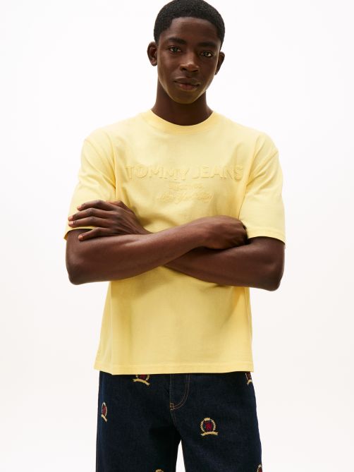 تيشيرت بلون موحد مستوحى من التسعينات