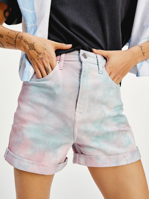Tommy Badge Mom Tie-Dye Denim Shorts