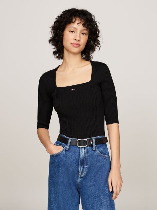 بلوفر ضيق بياقة مربعة ونصف أكمام