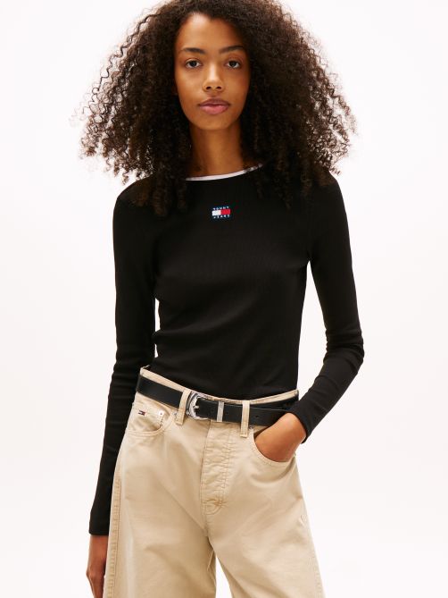 تيشيرت ضيق بأكمام طويلة