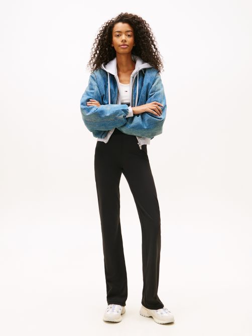 بنطلون ليغنز ضيق بساق واسعة من الأسفل