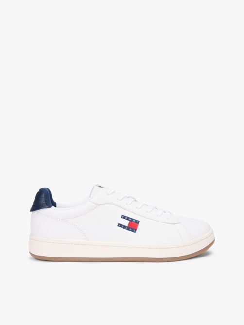 حذاء رياضي جلدي مطرز بالشعار