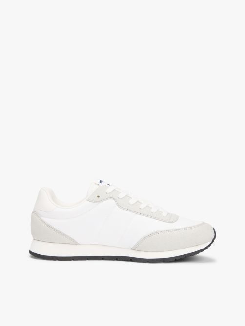 حذاء رياضي بنسيج مختلط وألوان متباينة