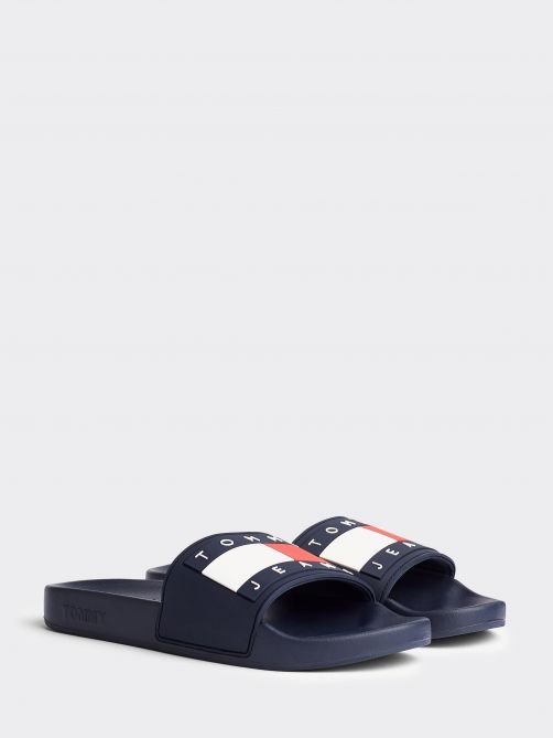 حذاء سهل الارتداء مزيّن بالشعار