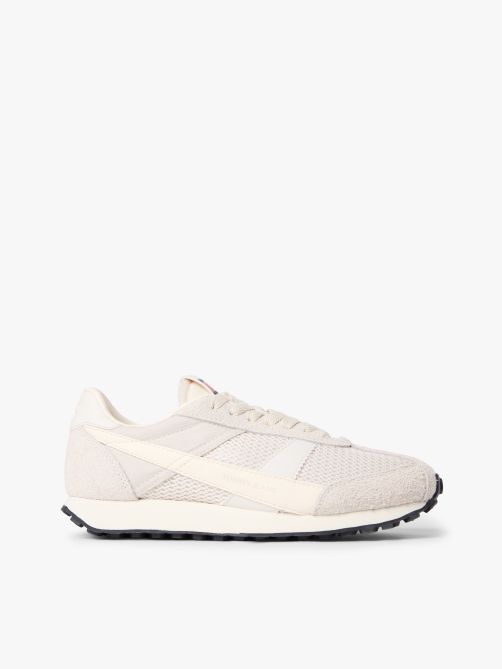 حذاء رياضي شمواه بطابع ريترو من مجموعة Archive