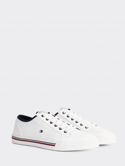 حذاء رياضي أساسي بربّاط