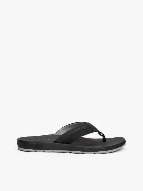 شبشب بشريط متباين الملمس وشعار العلامة