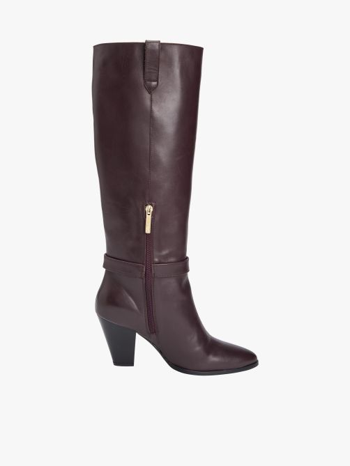 بوت جلدي بعلو الركبة ومقدمة مدببة