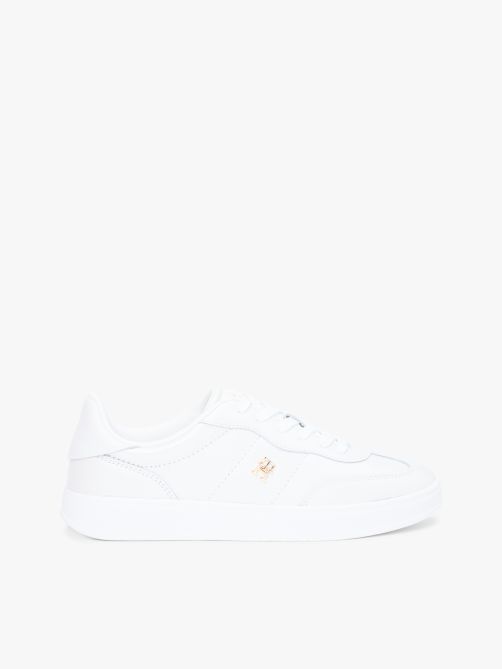 حذاء رياضي معدني مزين بحروف الشعار مع تفاصيل جلدية