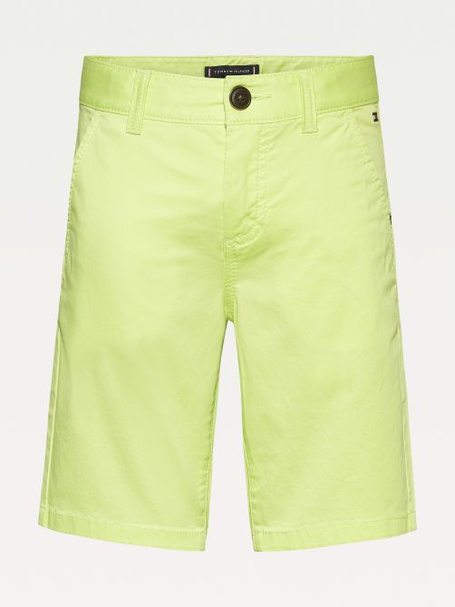 شورت تشينو بقصّة ضيّقة وتقنية فليكس