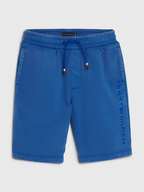 شورت رياضي مطرز بالشعار