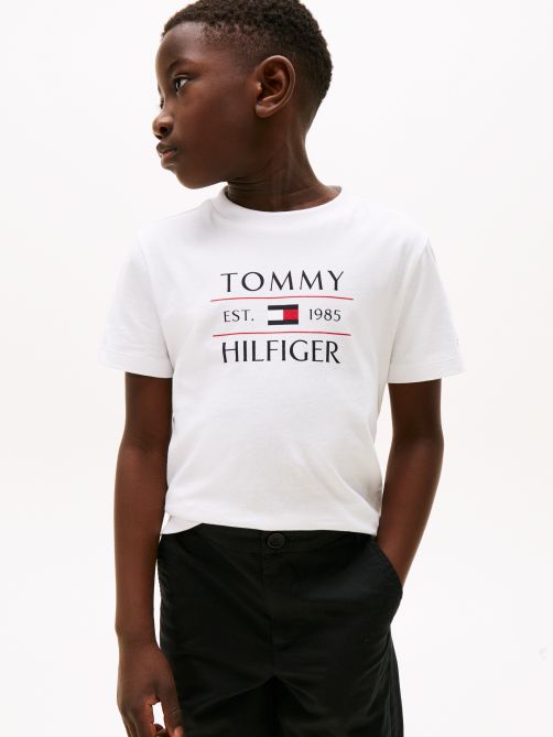 تيشيرت بشعار الماركة وياقة دائرية