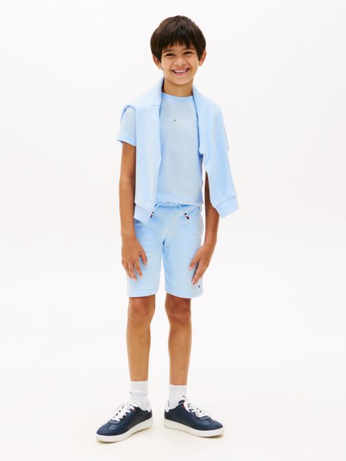 طقم تيشيرت وشورت مزين بالشعار