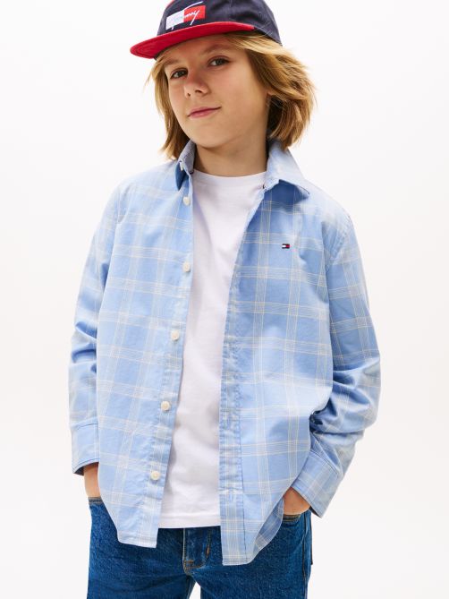 قميص بنقشة مربعة مطرز بعلم الشعار