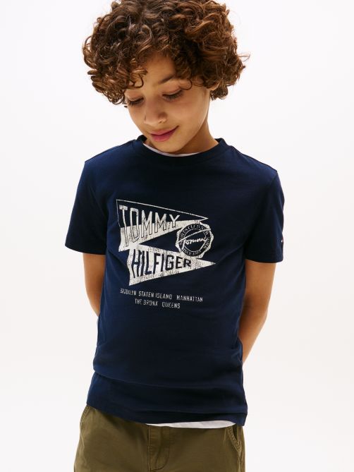 تيشيرت بقصة عادية وأكمام قصيرة