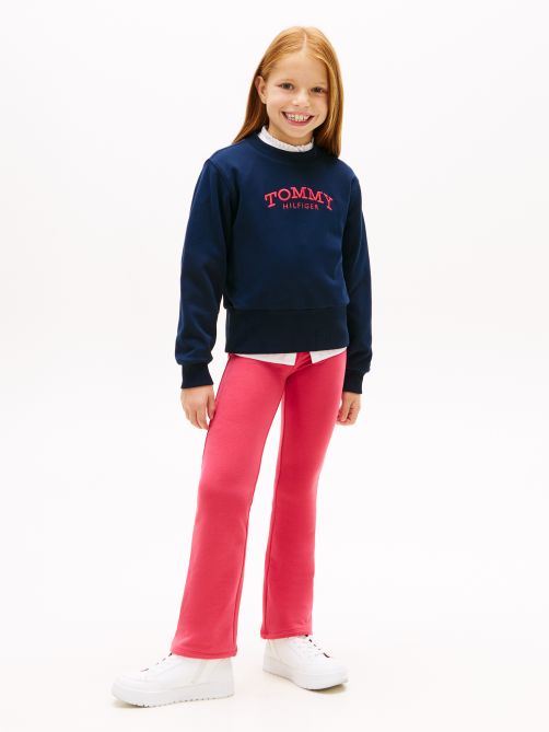 بنطلون ليغنز ضيق بساق واسعة من الأسفل وشعار لامع